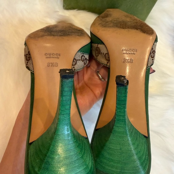 ❌SOLD❌Gucci Green and Tan Women's Heels - Picture 5 of 9